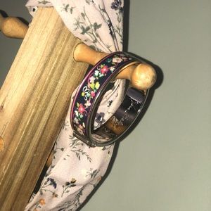A Vera Bradley bracelet (bangle)